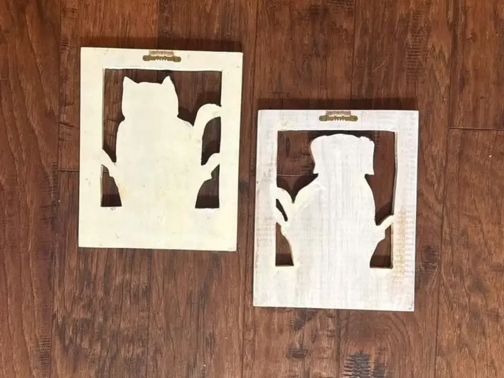 Pat Isaac Vintage Wood Cutout Wall Art Set Cat & Dog in Baskets Checked Borders